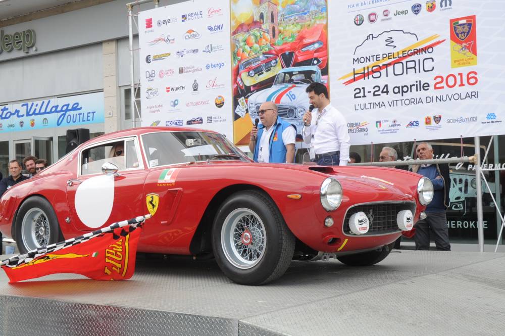 Ferrari-250-SWB-in-partenza