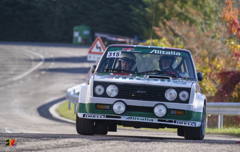 Stefano Menegolli con Mattia Zambelli su Fiat 131 Abarth.