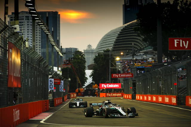 GP DI SINGAPORE . LEWIS