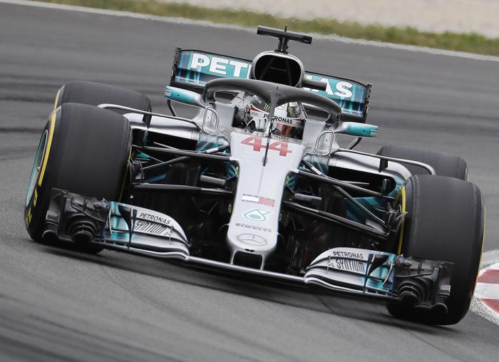 LEWIS HAMILTON POLE IN SPAGNA