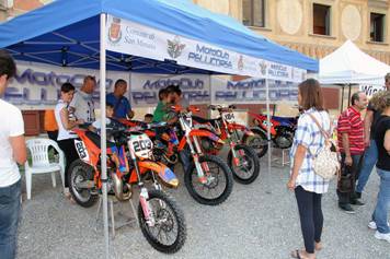 lo stand del Moto Club Pellicorse alla Festa dello Sport a San Miniato