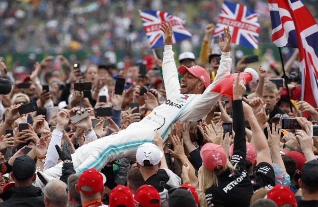 Lewis-Hamilton-in-trionfo-a-Silverstone